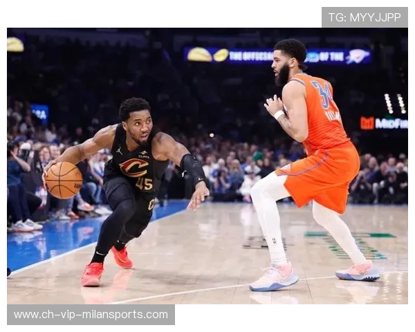 米切尔连续突袭完成两次上篮，骑士保持攻势