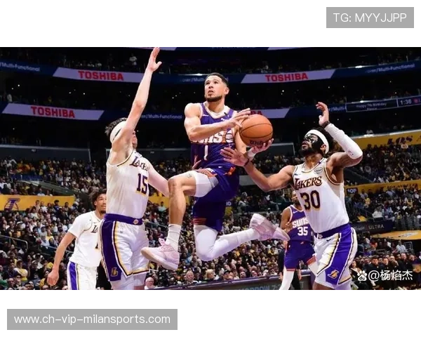 布克突破造杀机,凤凰城攻势如潮